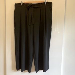NWOT! Black high waist wide leg crop pants size XL